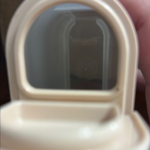 Tupperware Storage Container with Secure Lid 1846-17 - Picture 4 of 5